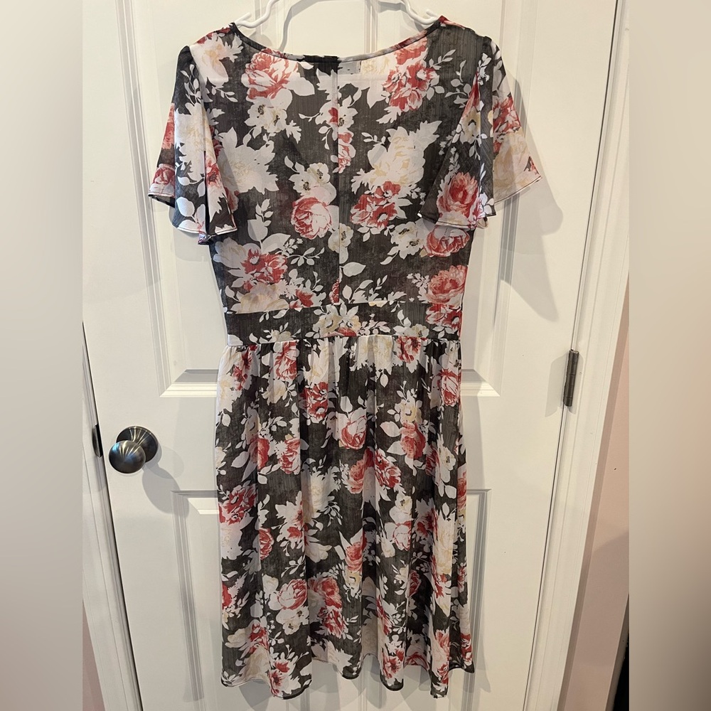 JustFab Grey Floral Midi Dress Size Medium - Picture 3 of 3